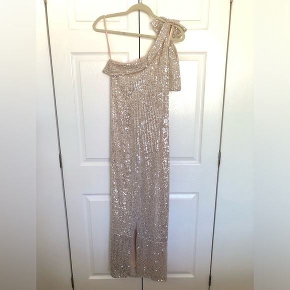 Ieena Mac Duggal Champagne and Silver Sequin One Shoulder Gown Size 8 - Picture 11 of 14